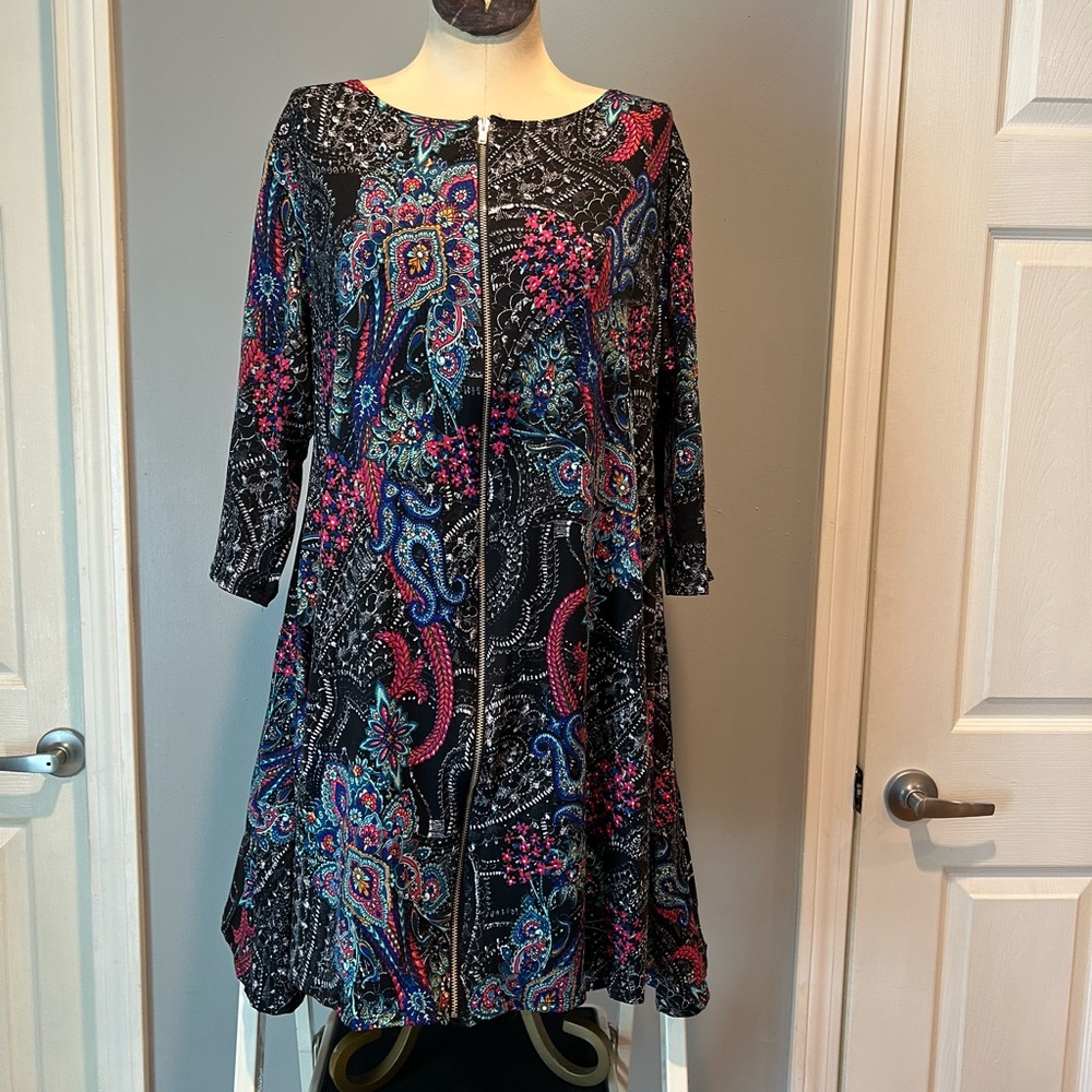 Pretty Paisley zip front dress NWOT but in original bag with sku